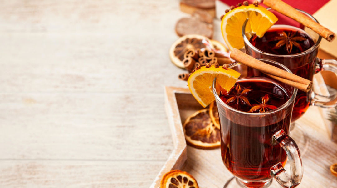 Warm Yourself Up with a Glass of Mulled Wine in Delhi NCR