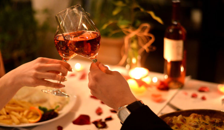 Fancy a perfect date night with some candle light? The top Valentine meals are here!