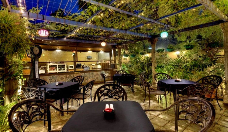 Enjoy the freedom of outdoor restaurants in Ahmedabad